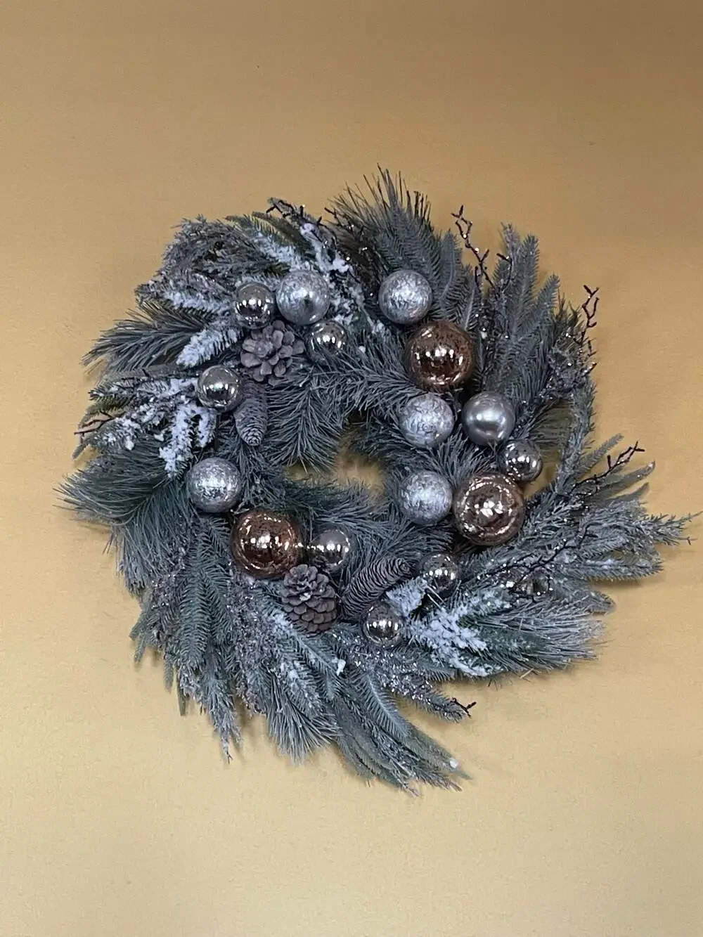 Large Beautiful Door Christmas Wreath 24” Diameter With Ornaments